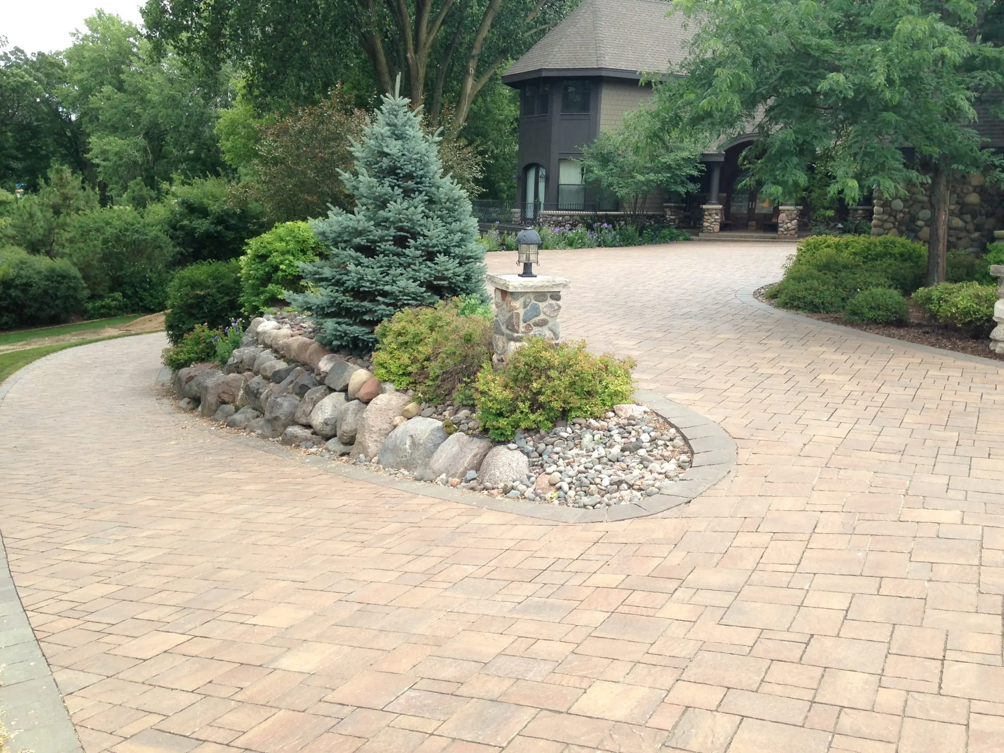 Retaining wall — landscaped wall detail